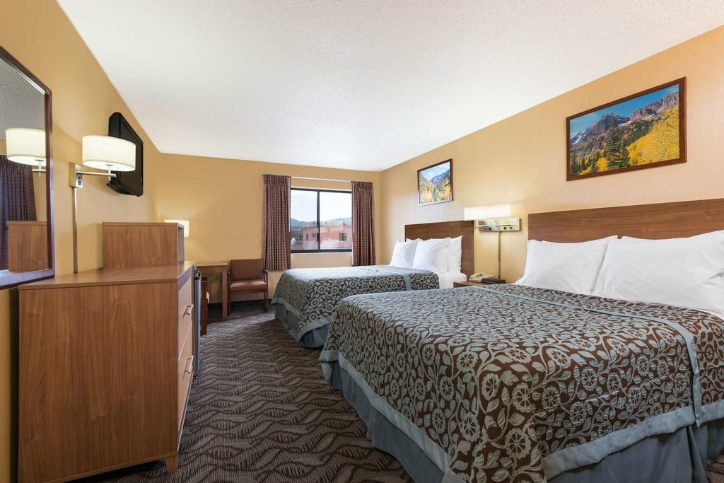Queen Room with Two Queen Beds - Non-Smoking